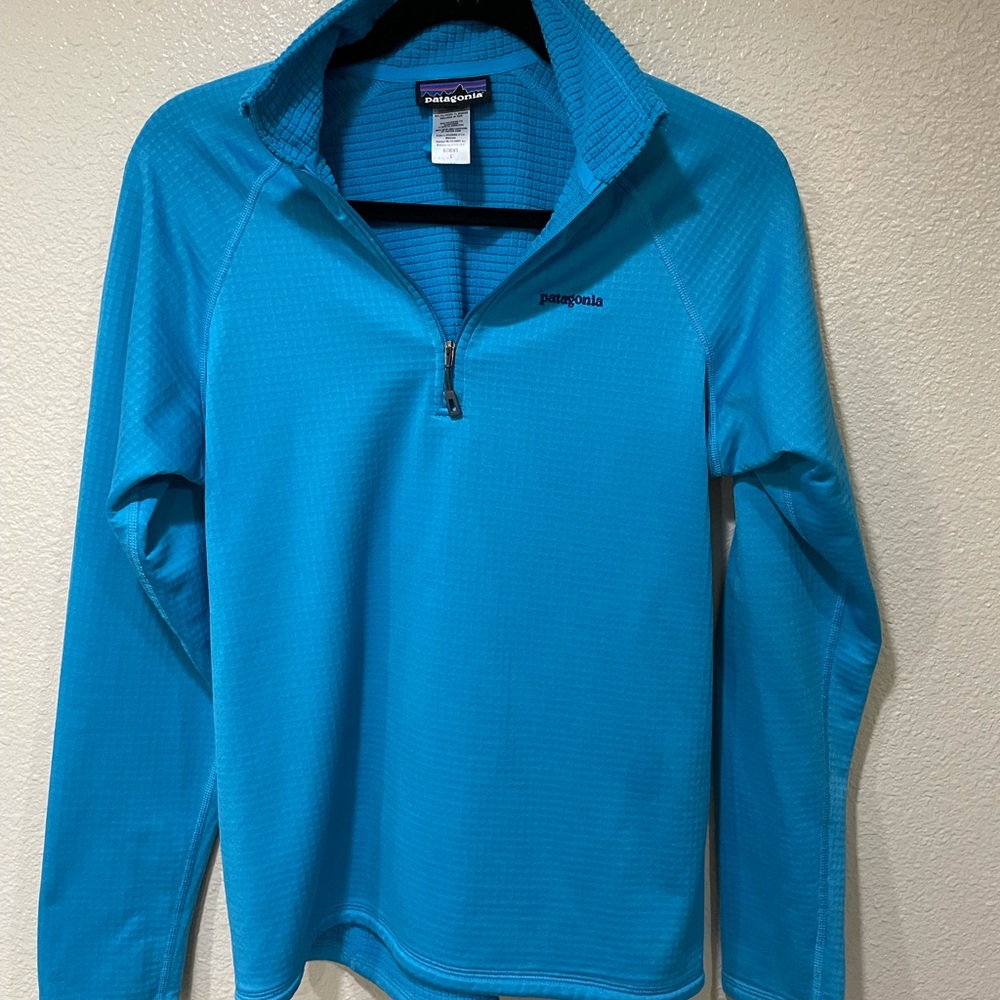 Blue Patagonia pull over